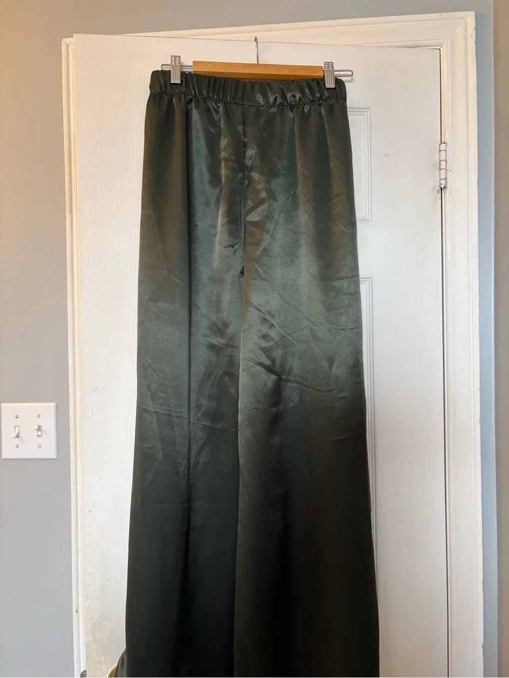 Green Tie-Detail Satin Pantsuit - Picture 4 of 9